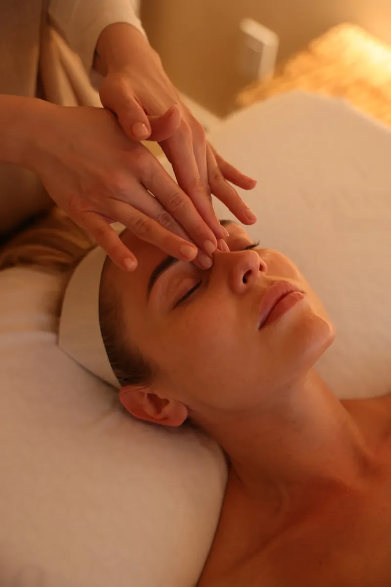 Facial lymphatic drainage at LIMFAERA
