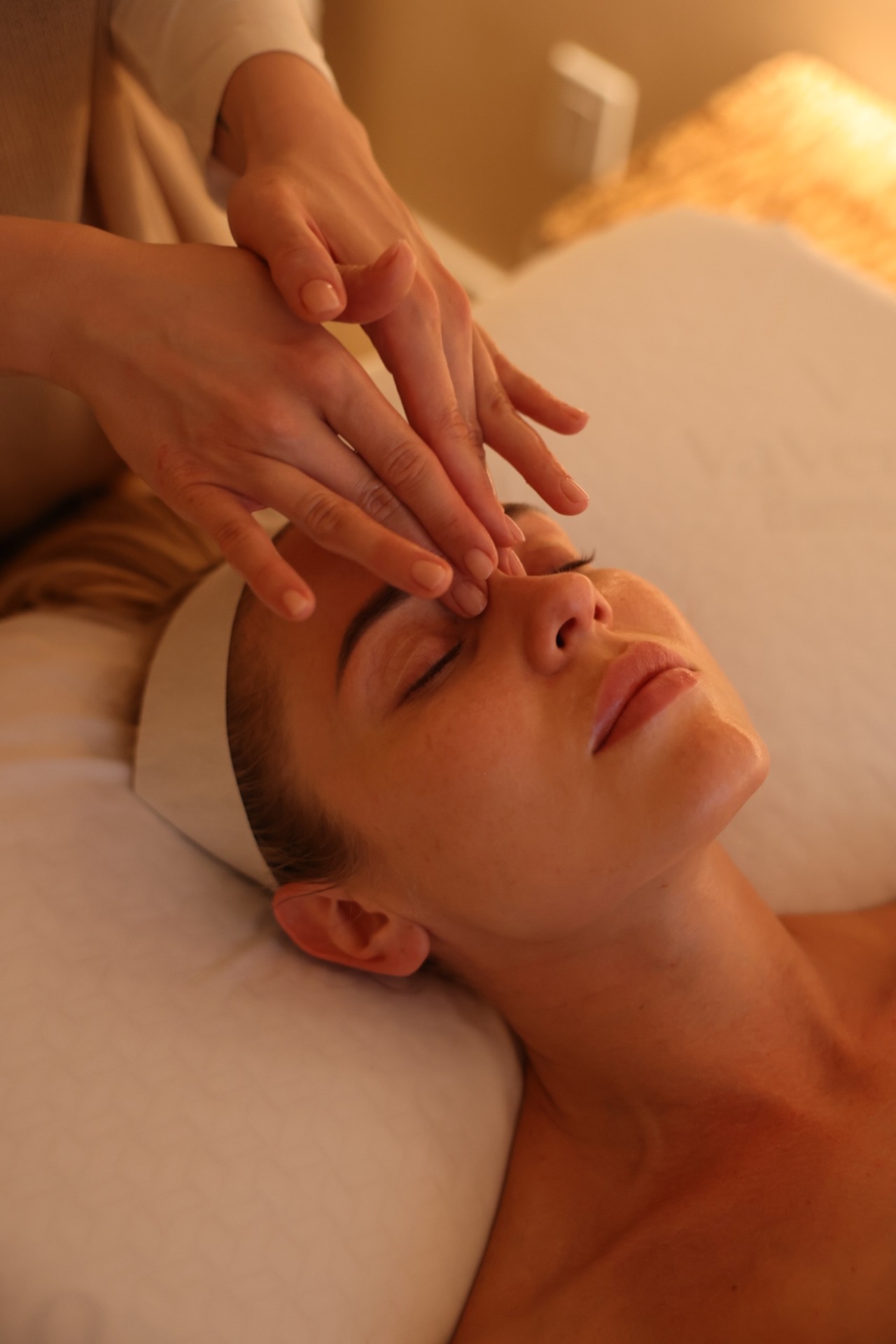 Facial lymphatic drainage at LIMFAERA